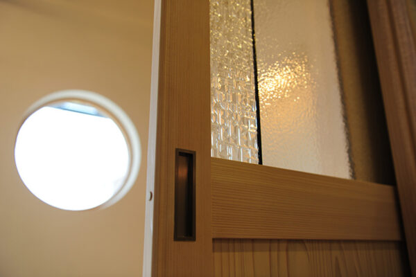 ナチュラルハウスのリビングドア