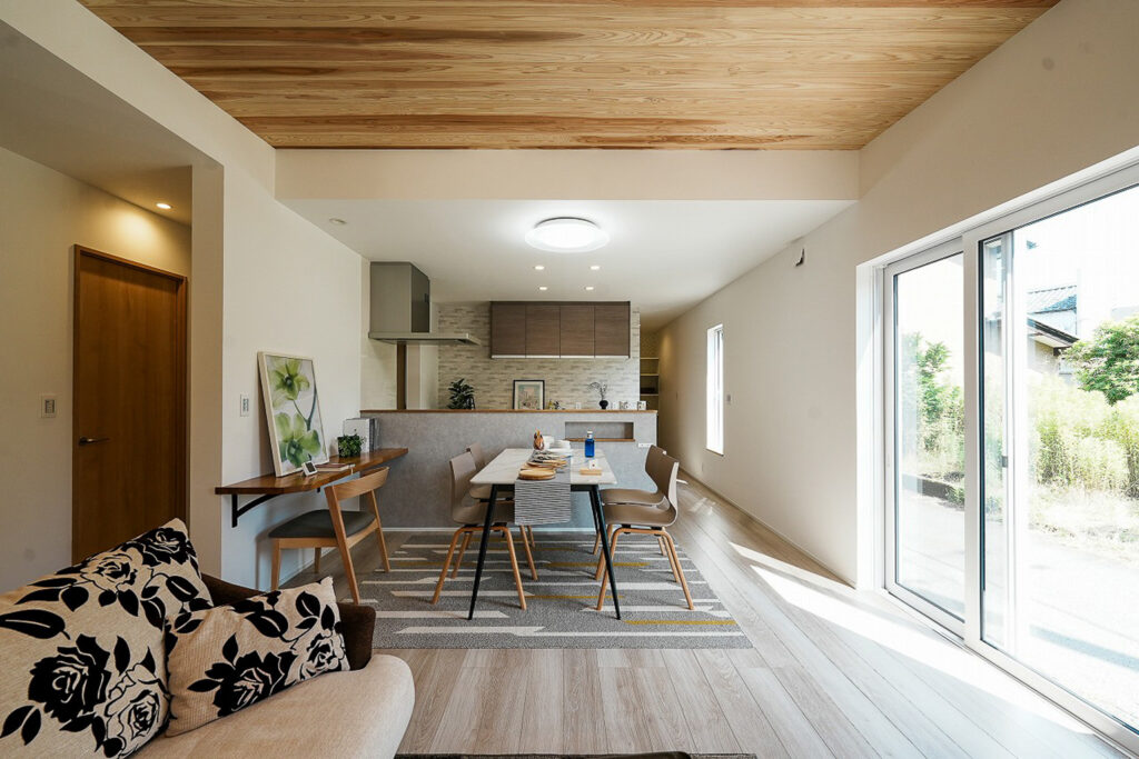 家久町分譲地での暮らしを想像できるLDK空間